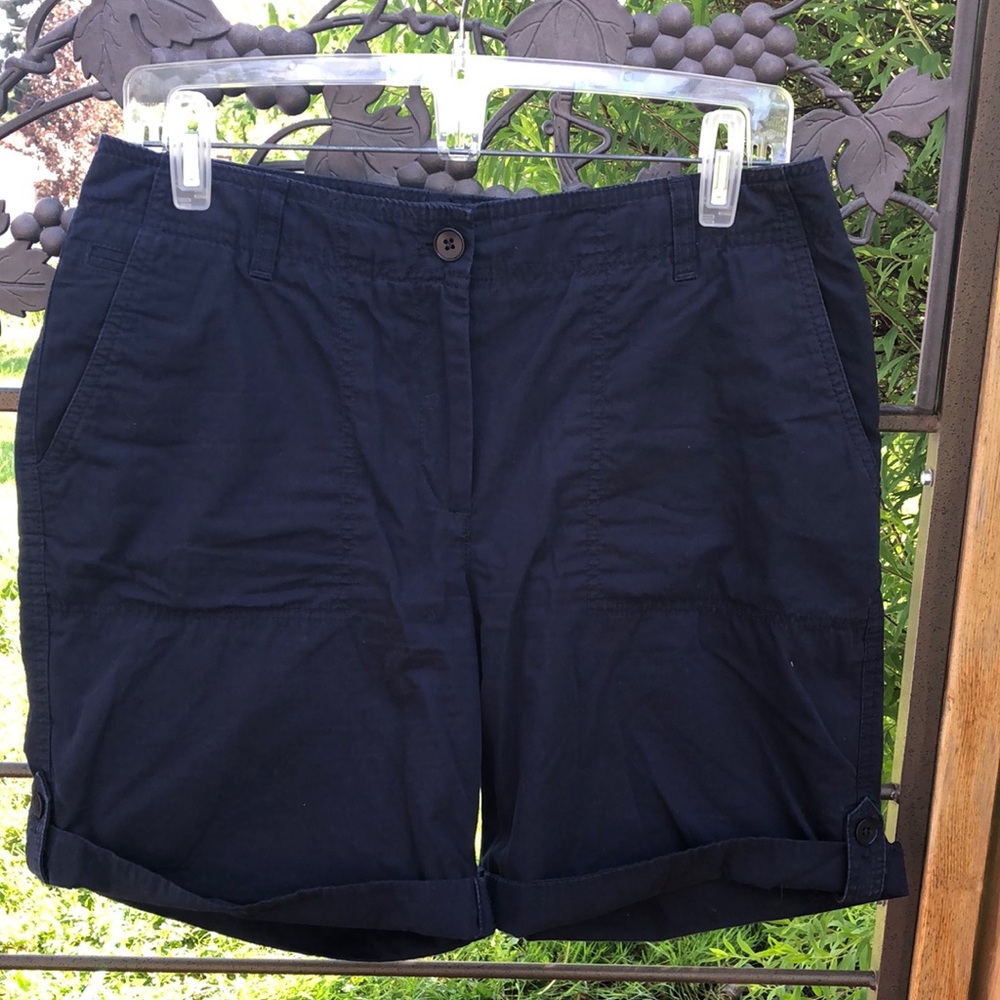 Talbots at the waist navy shorts with pockets and cuff size 8